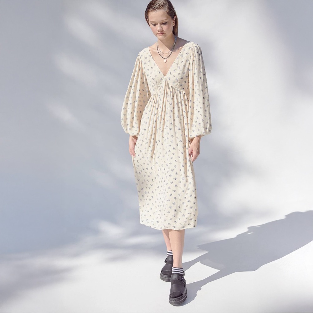UO Plunging Tie Back Midi Dress in Neutral Motif - sz Small